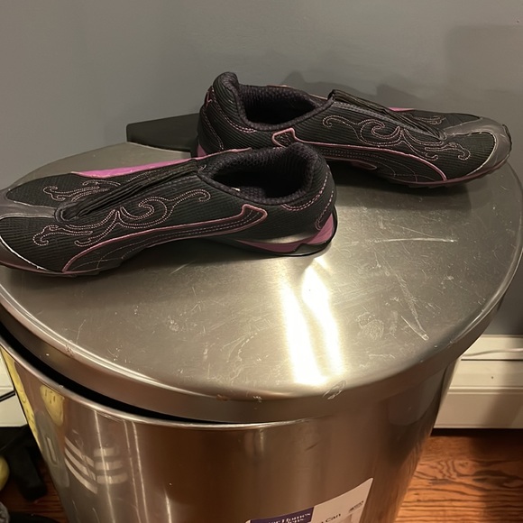 Puma size 8 purple black limited edition from Europe slip on sneakers rare - Picture 4 of 7